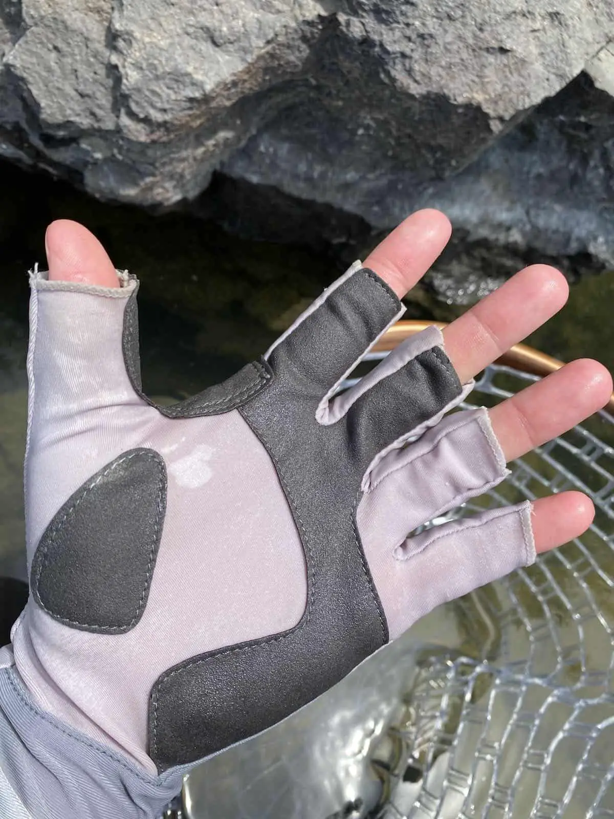 Best Ice Fishing Gloves - Protect Your Hands From Cold!
